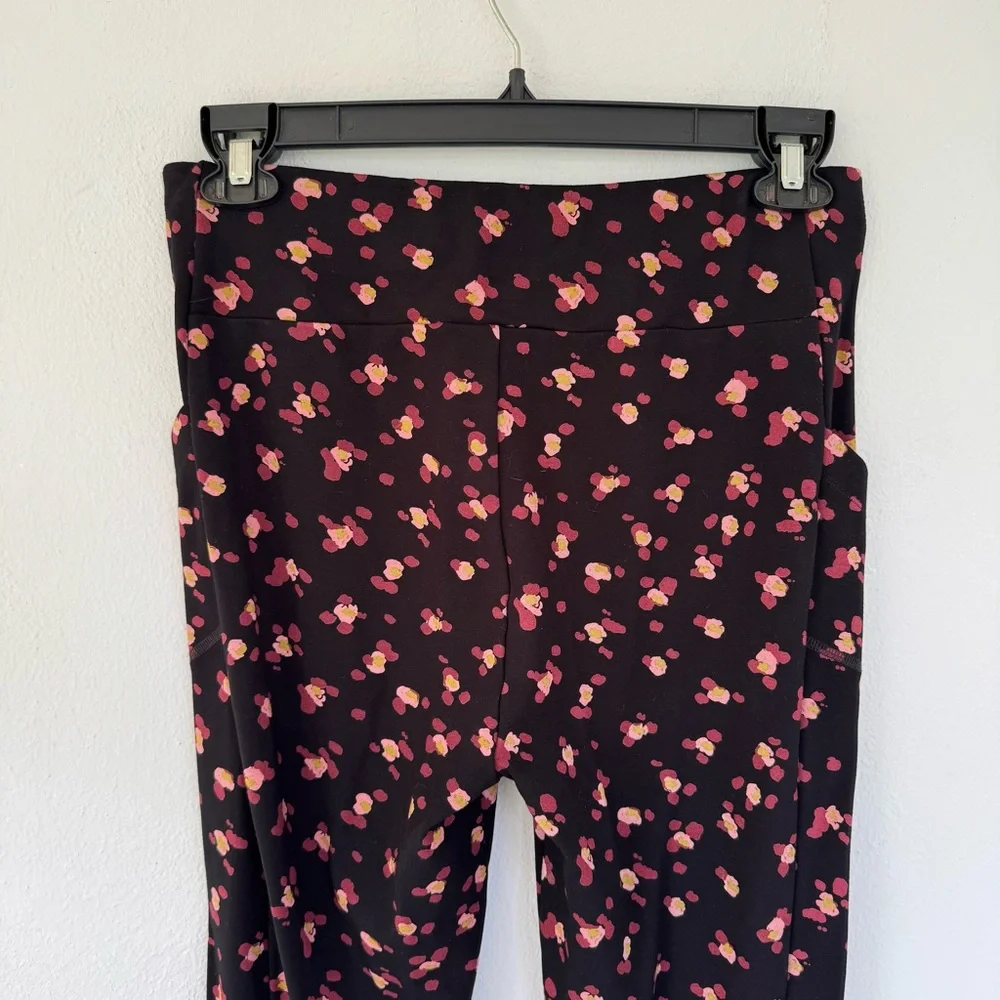 CAbi black pink high rise abstract floral stretch pocket leggings size medium